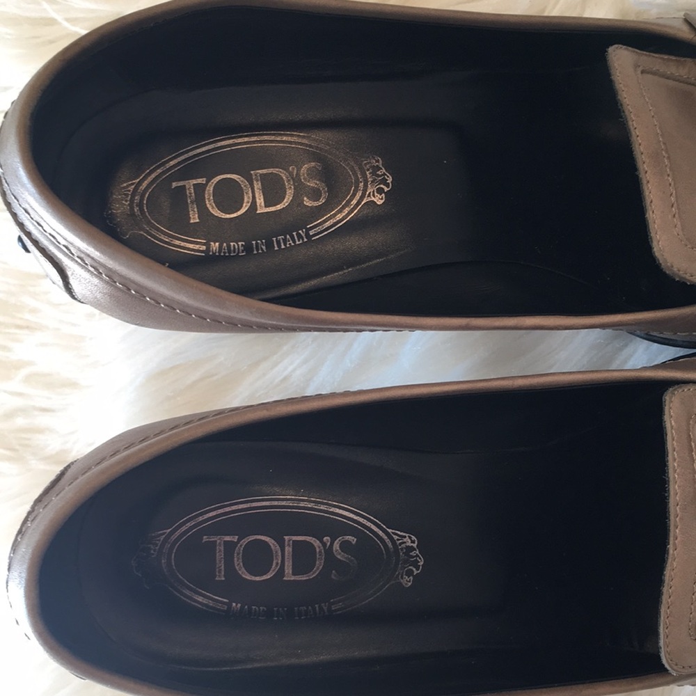 Tod’s Taupe Leather Platform Heel - Picture 3 of 16